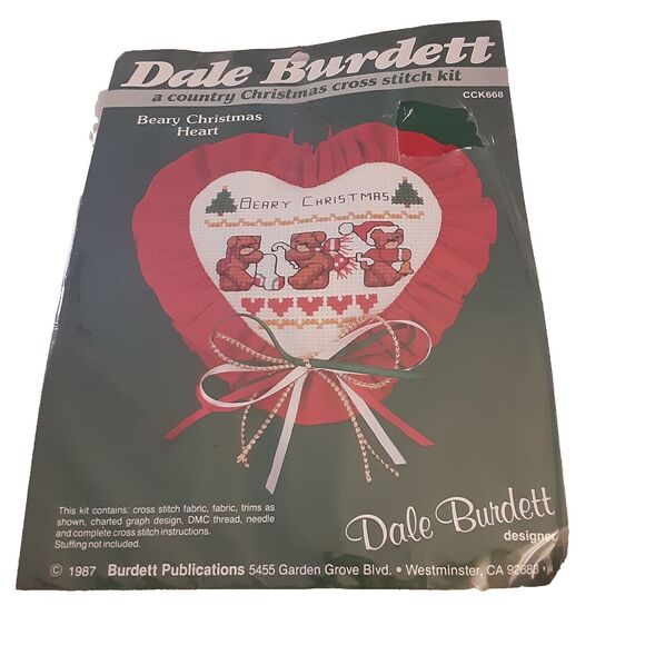 Dale Burdett Beary Christmas Heart Counted Cross Stitch Kit 1987 CCK668 - Picture 1 of 3